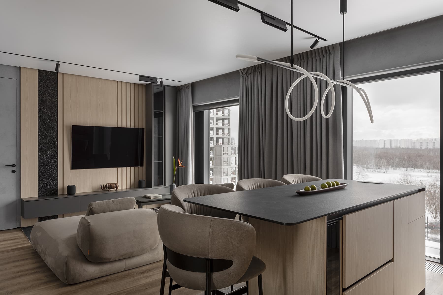 Африканский декор и искусство из коллекции заказчика в интерьере минималистичной квартиры — проект Полины Граубергер