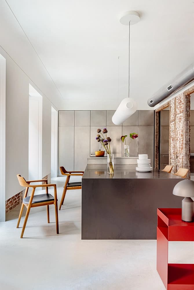 Теплый и эклектичный интерьер квартиры с винной комнатой — проект Arquid