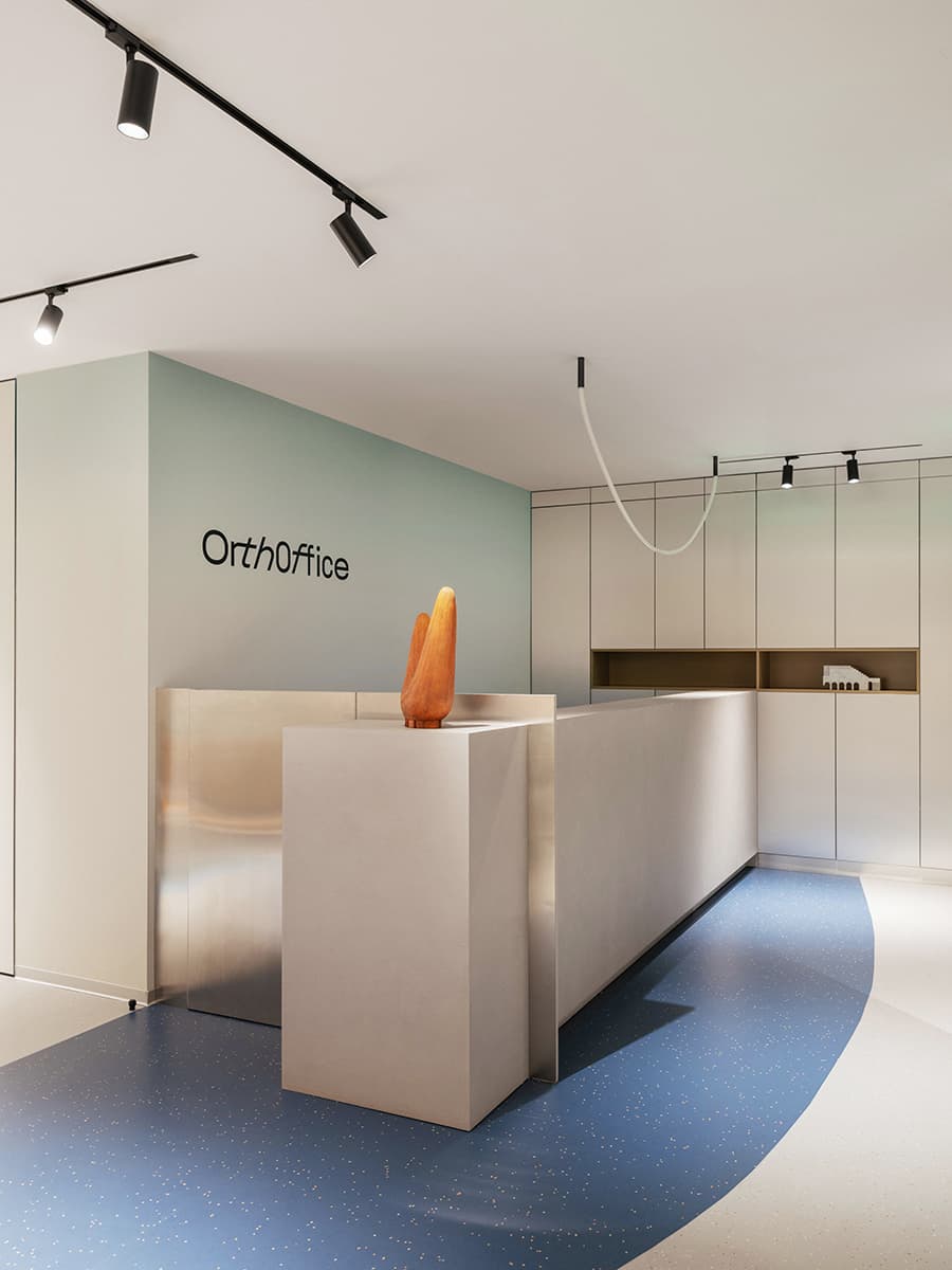 Небанальный интерьер стоматологии с продуманными зонами для сотрудников — проект студии Alina Sulina Design