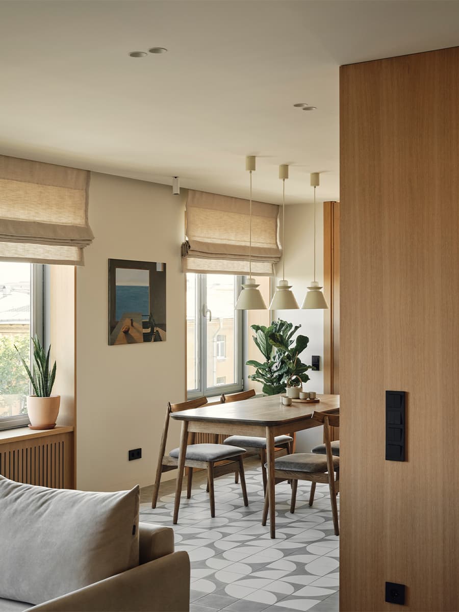 Необычный проход из кухни в кабинет в мягком интерьере петербургской квартиры — проект VOLVES interior