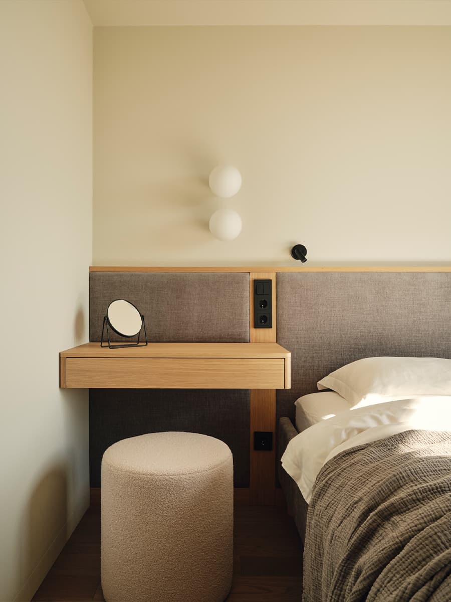 Необычный проход из кухни в кабинет в мягком интерьере петербургской квартиры — проект VOLVES interior