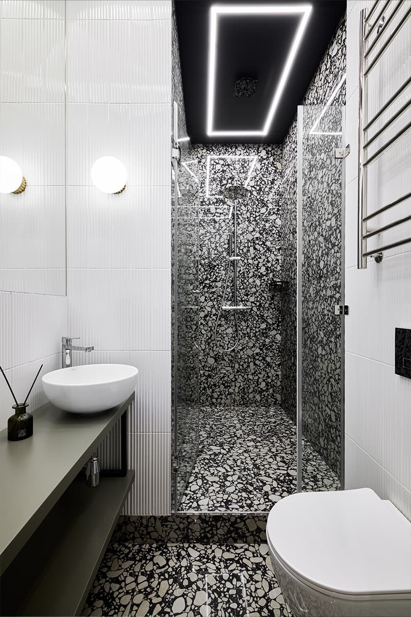 Наполненный цветом и теплыми фактурами интерьер квартиры с кабинетом на лоджии — проект Полины Коптевой