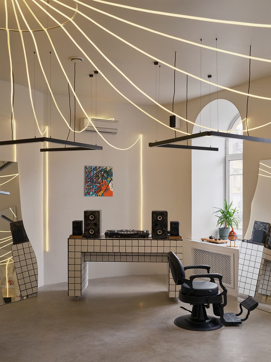 Берлинский андеграунд и нотки советской культуры в интерьере салона красоты — проект бюро Явь