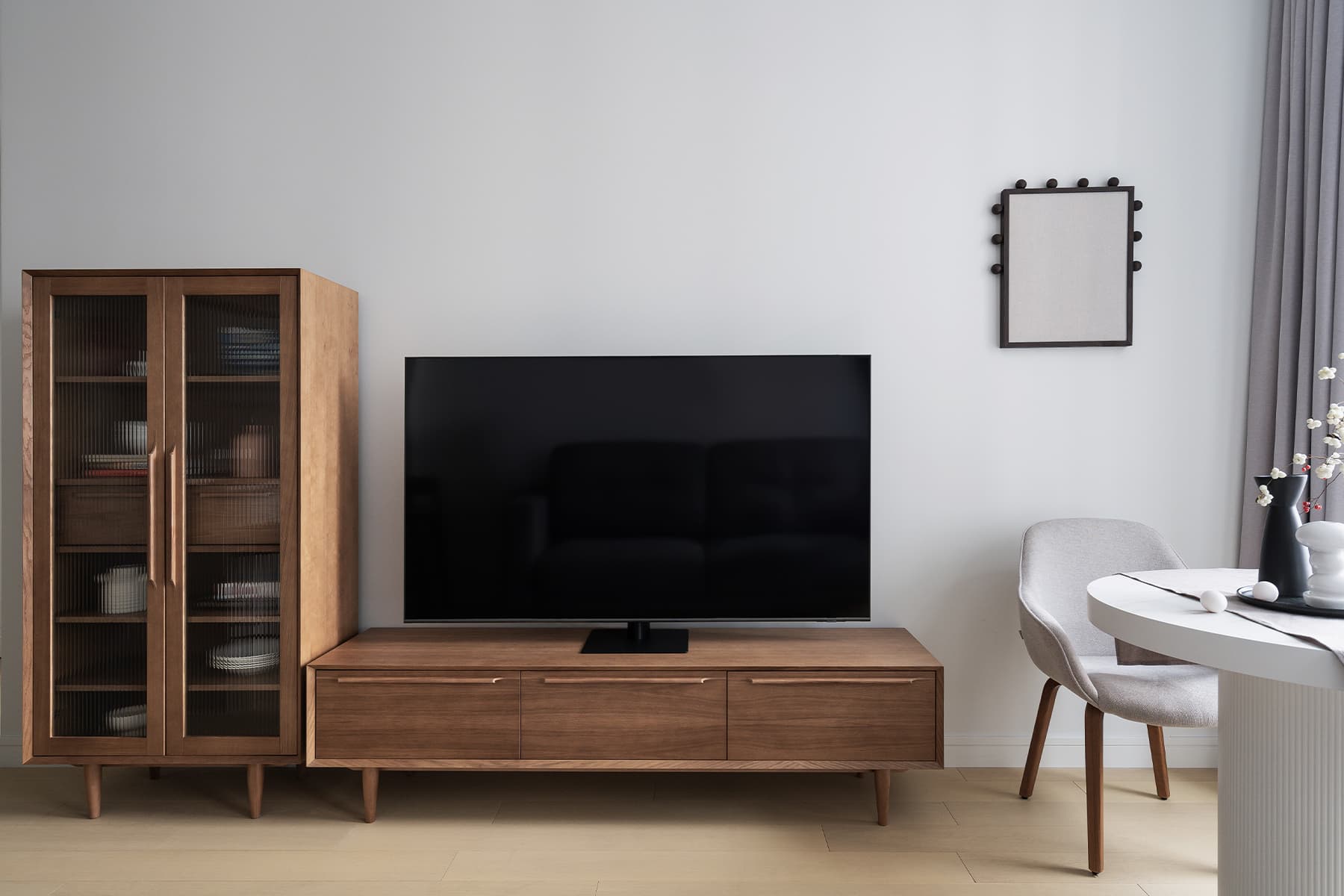 Экологичные материалы и нейтральная палитра в интерьере квартиры для многодетной семьи — проект Ксении Харламовой