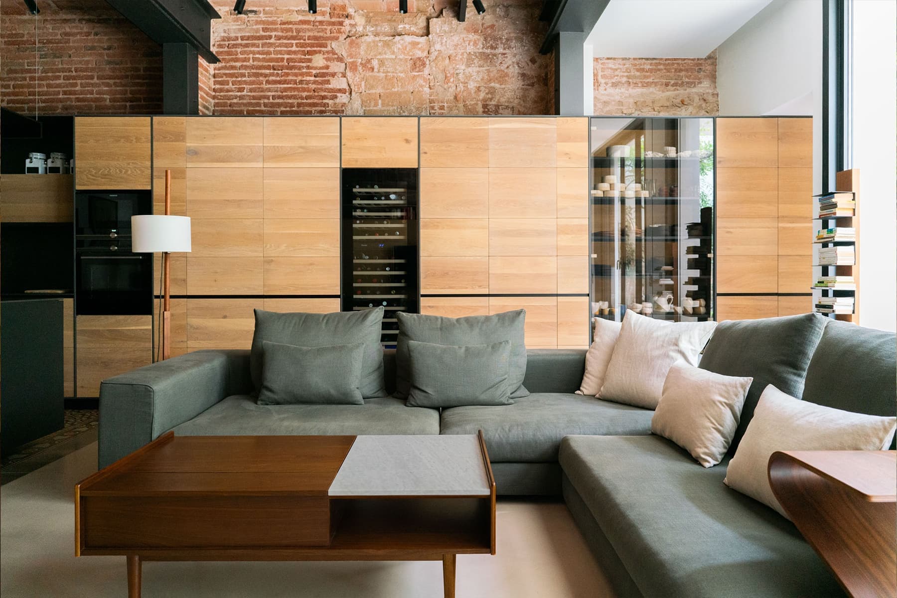 Баланс традиций и инноваций в оформлении испанской виллы с собственным садом — проект бюро Coblonal Interiorisme