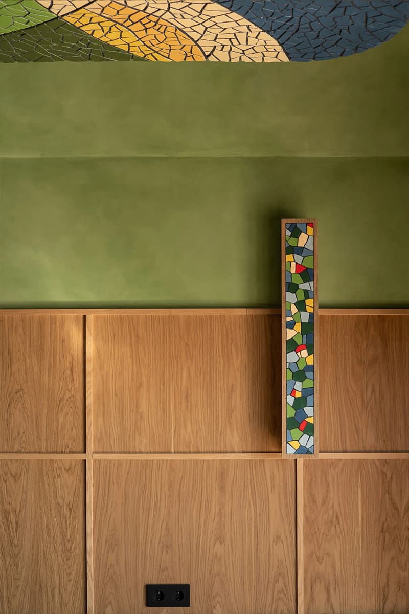 Отсылки к советской эстетике в ярком интерьере кафе — проект студии архитектуры и дизайна OBJCT