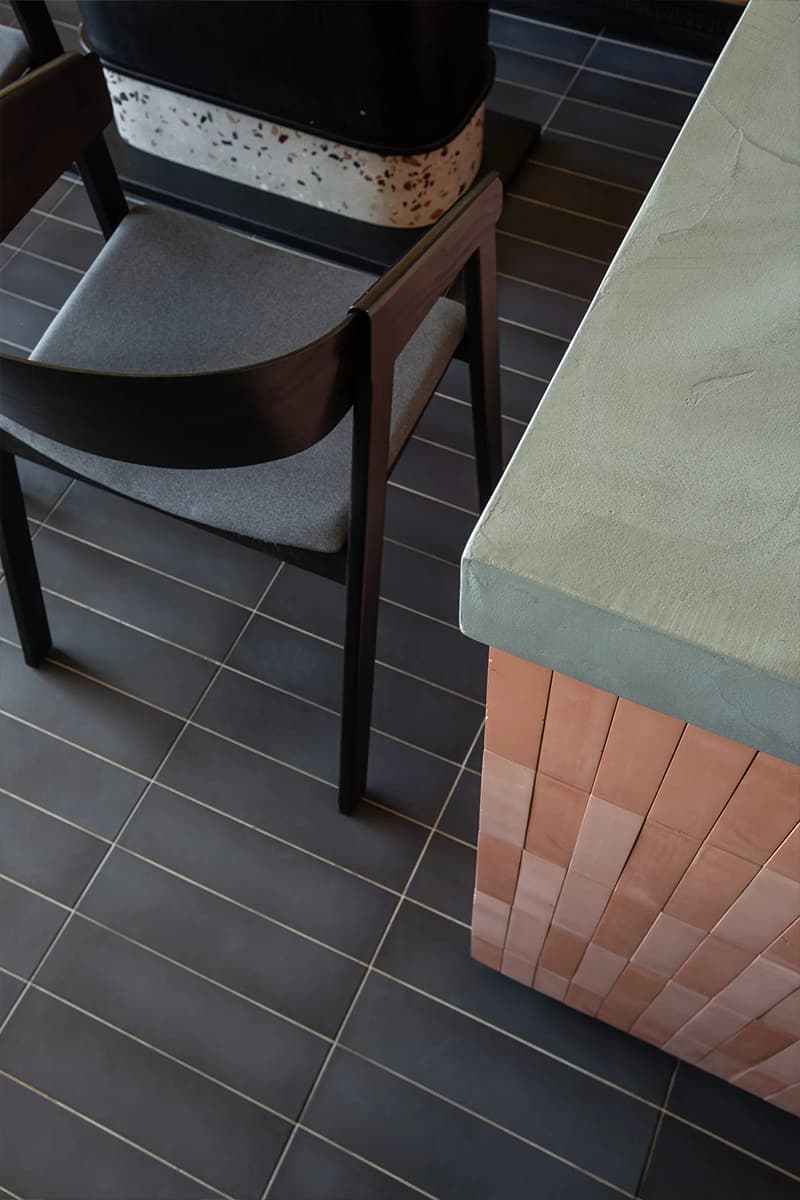 Отсылки к советской эстетике в ярком интерьере кафе — проект студии архитектуры и дизайна OBJCT