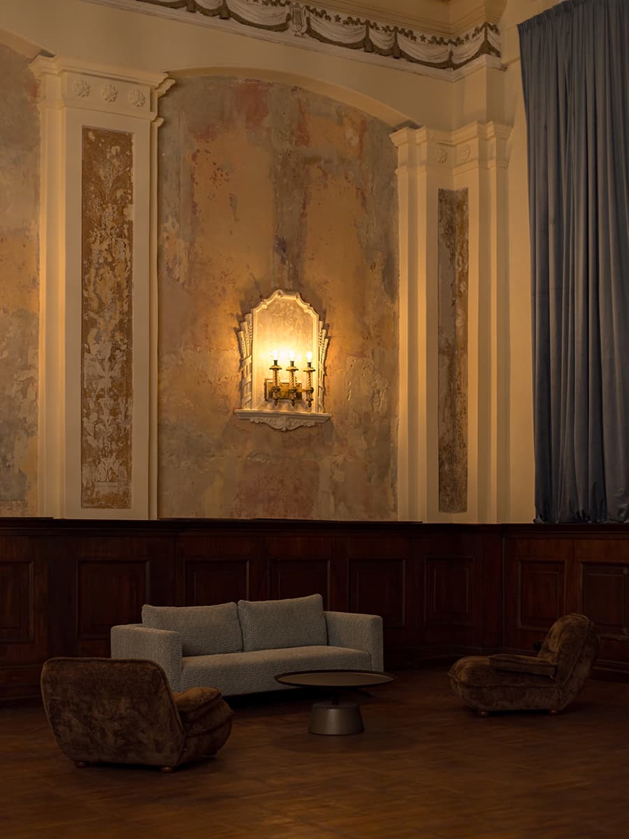 Винтажные люстры, сложная покраска стен и легкий флер Италии в Доме Культуры «Кристалл» — проект Натальи Обуховой