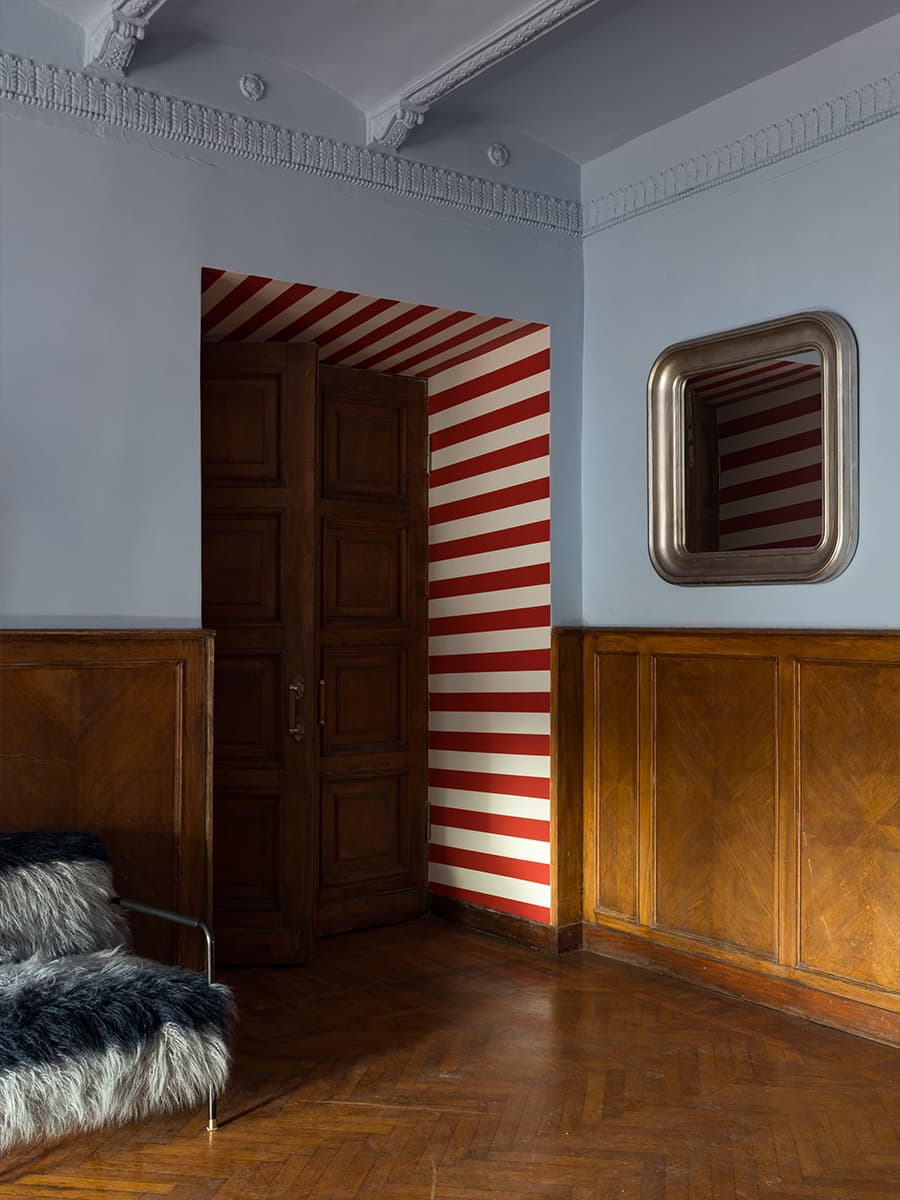 Винтажные люстры, сложная покраска стен и легкий флер Италии в Доме Культуры «Кристалл» — проект Натальи Обуховой