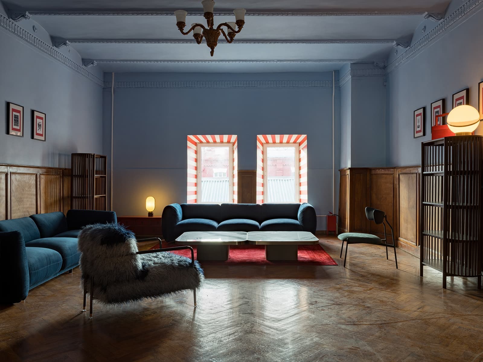 Винтажные люстры, сложная покраска стен и легкий флер Италии в Доме Культуры «Кристалл» — проект Натальи Обуховой