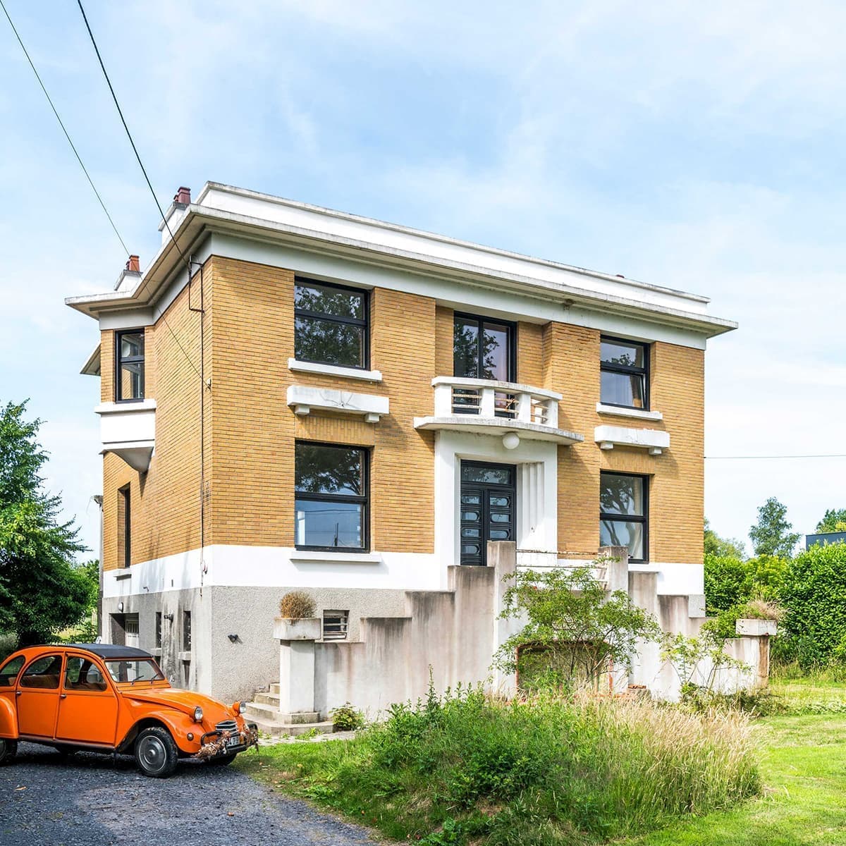 Отделка в стиле ар-деко, театральность и красочность в интерьере загородной виллы — проект бюро Dries Otten и Акселя Вертоммена