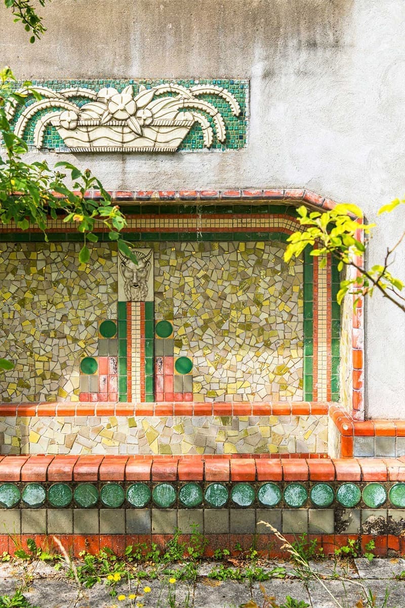 Отделка в стиле ар-деко, театральность и красочность в интерьере загородной виллы — проект бюро Dries Otten и Акселя Вертоммена