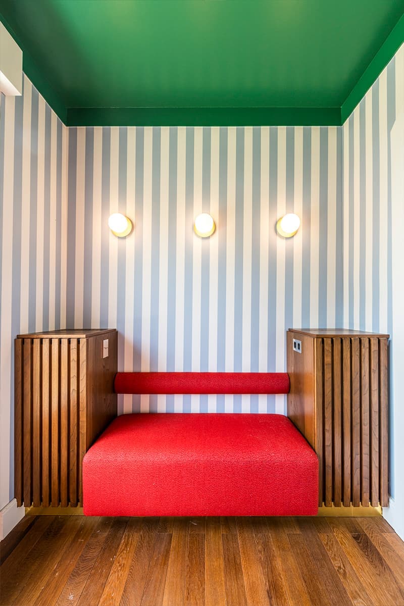 Отделка в стиле ар-деко, театральность и красочность в интерьере загородной виллы — проект бюро Dries Otten и Акселя Вертоммена