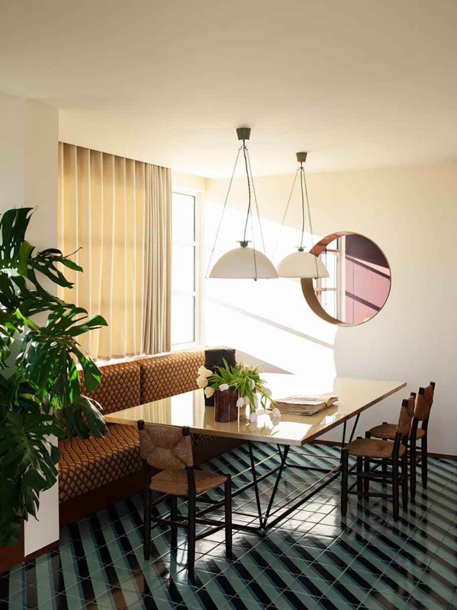 Винтажная мебель культовых дизайнеров как диалог между эпохами в интерьере французской квартиры — проект бюро Dimorestudio