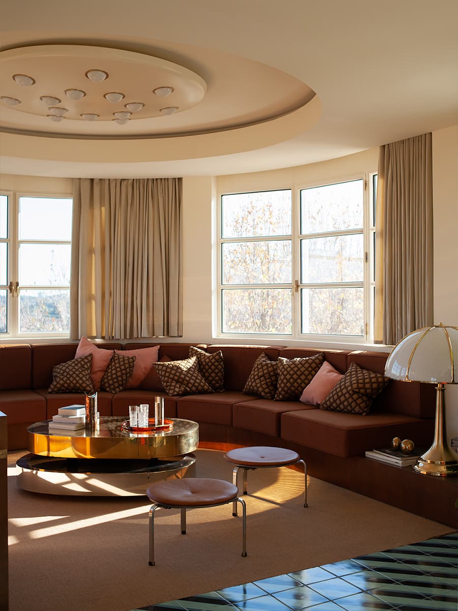 Винтажная мебель культовых дизайнеров как диалог между эпохами в интерьере французской квартиры — проект бюро Dimorestudio