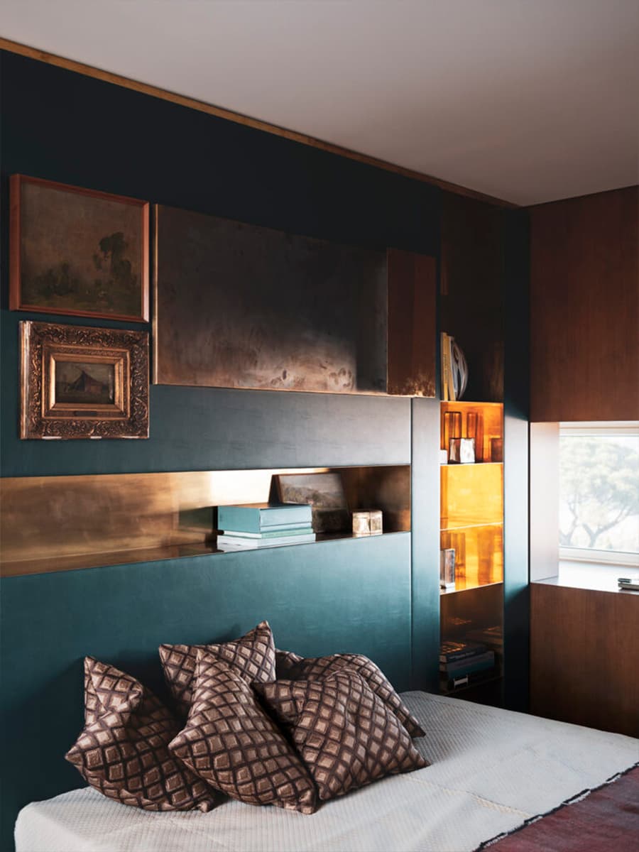 Винтажная мебель культовых дизайнеров как диалог между эпохами в интерьере французской квартиры — проект бюро Dimorestudio