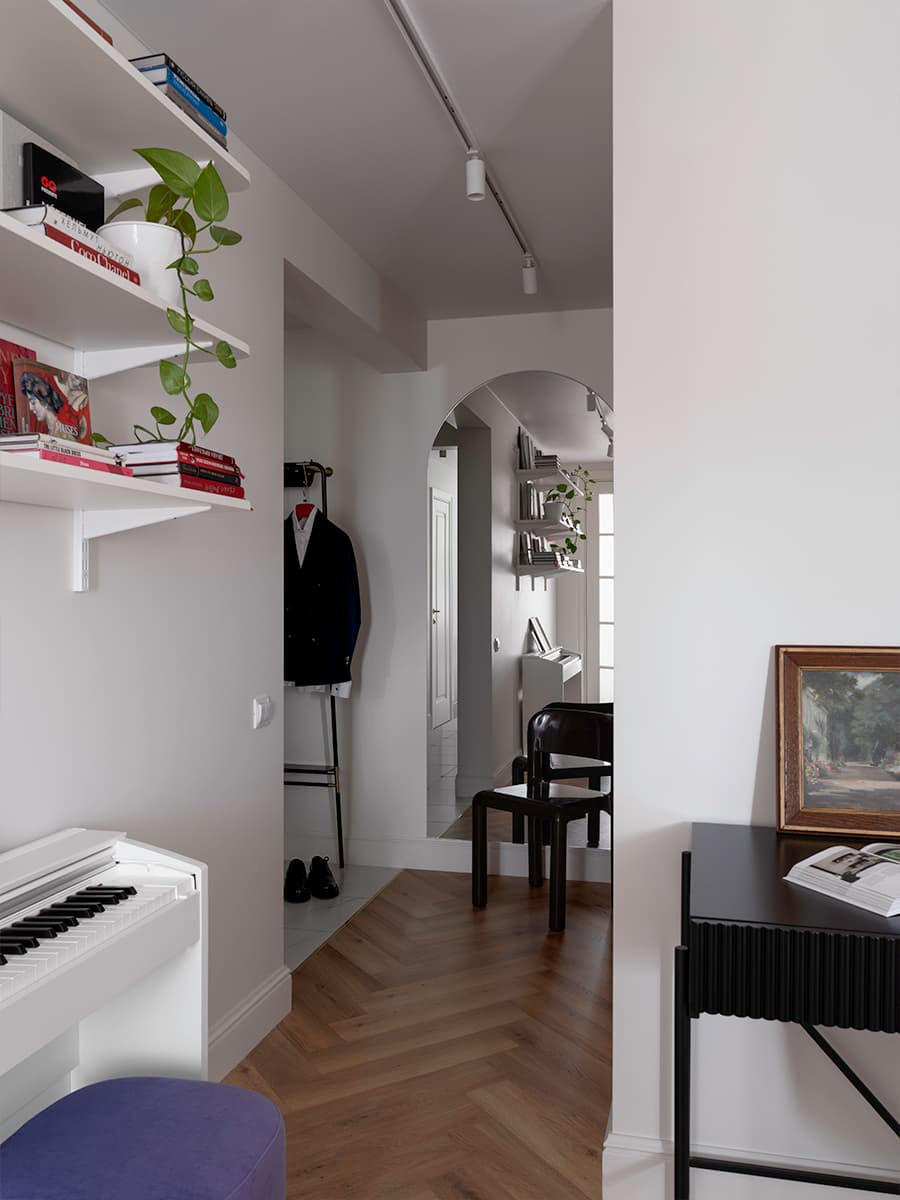 Фортепиано, коллекции книг и винтажный декор в интерьере для историка моды — проект Маши Бондаренко