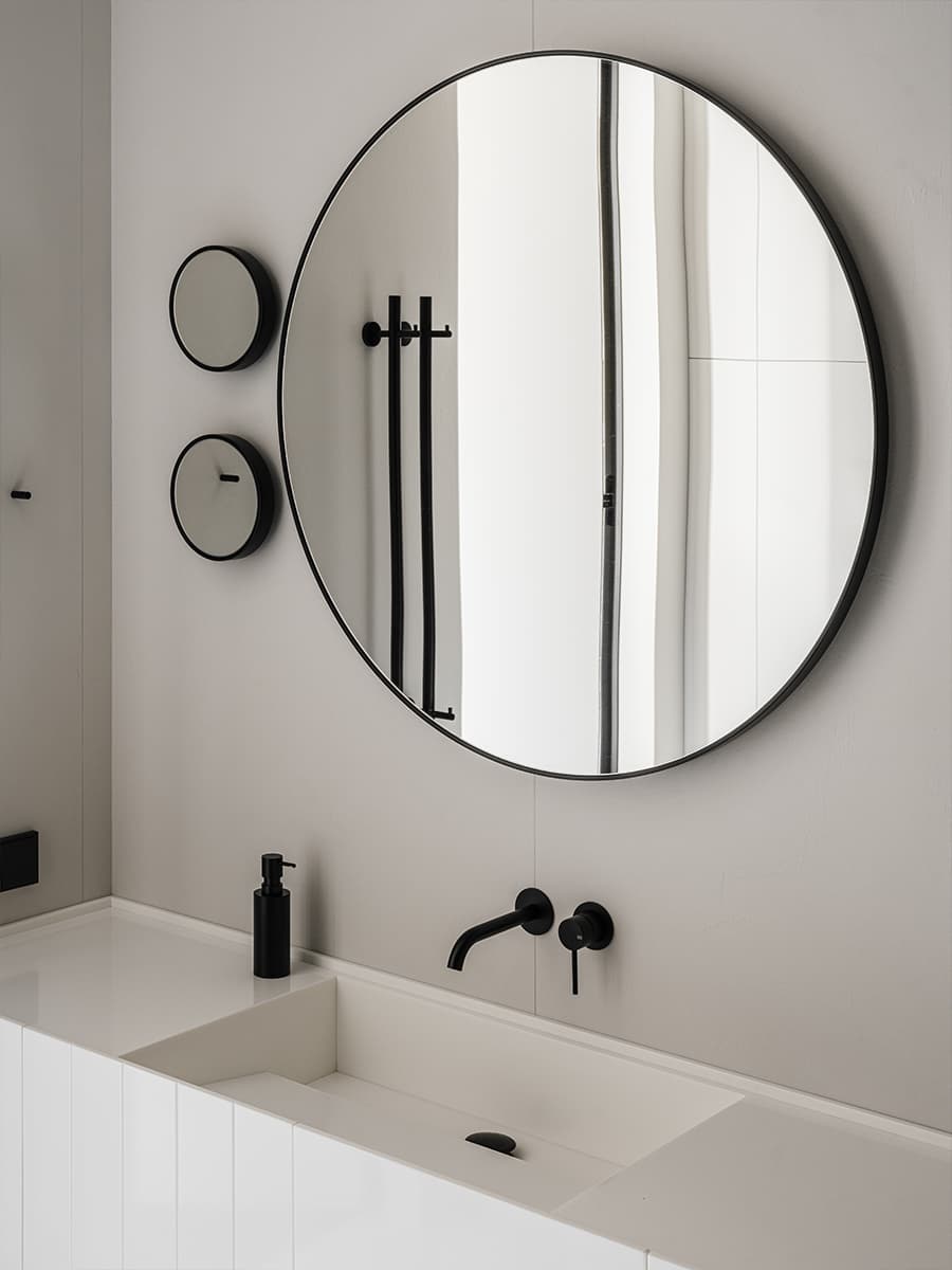 Цветные порталы, керамогранит и уютная лоджия в интерьере семейной квартиры в Воронеже — проект Екатерины Мищенко