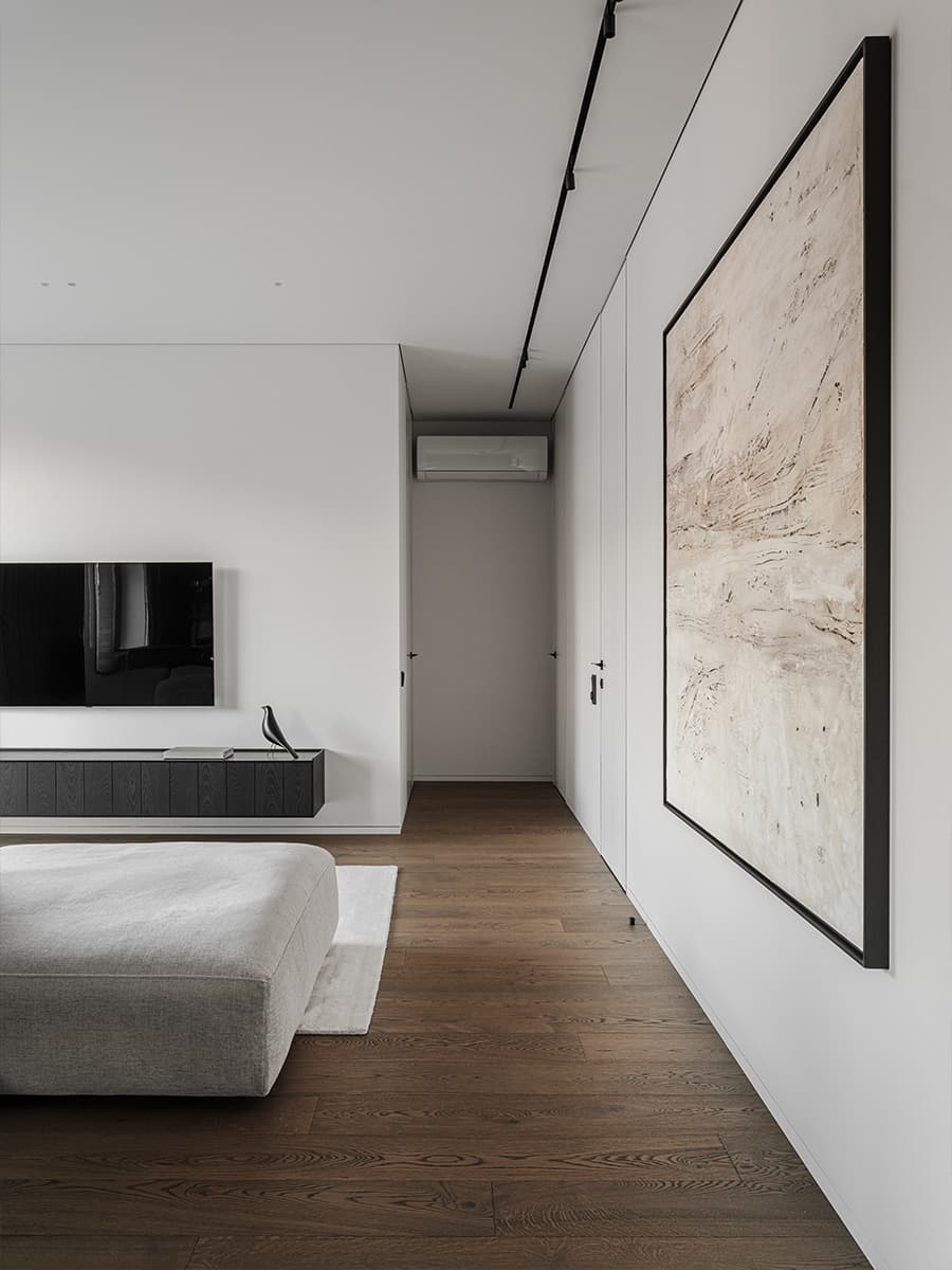 Цветные порталы, керамогранит и уютная лоджия в интерьере семейной квартиры в Воронеже — проект Екатерины Мищенко