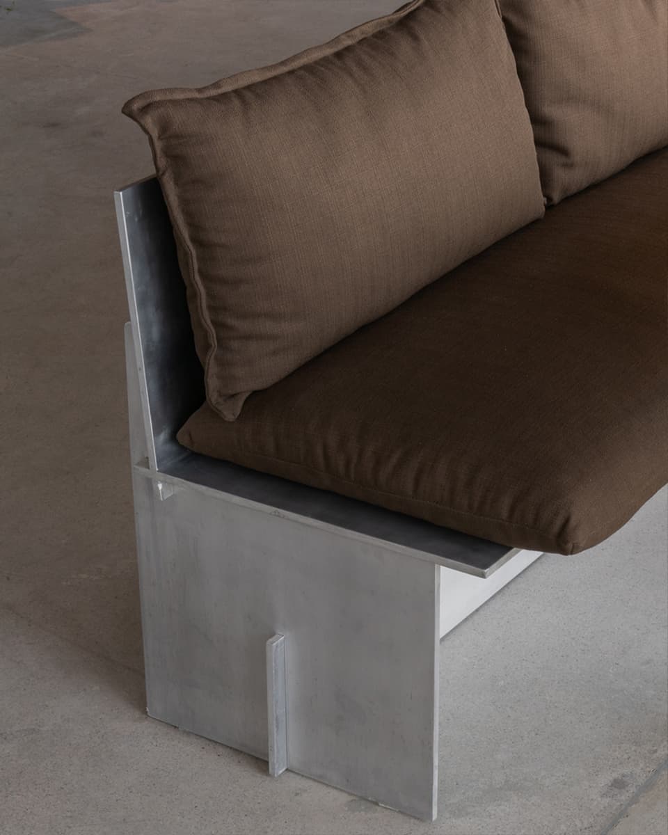 Брутализм и принципы ваби-саби в интерьере кафе на набережной Абу-Даби — проект shell+core