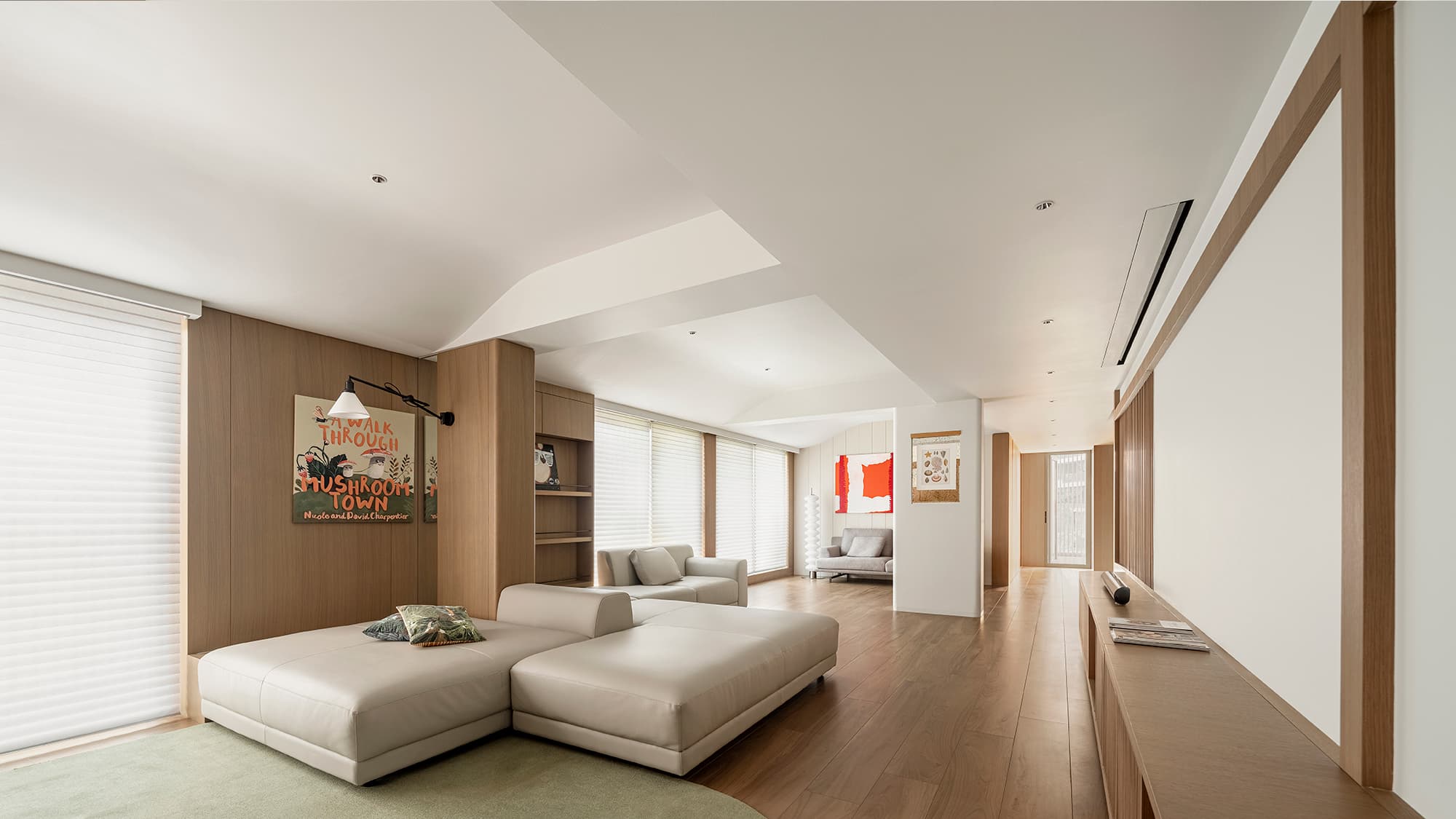 Живые растения, плавные формы и игровая зона в интерьере для семьи с тремя детьми — проект бюро c.dd