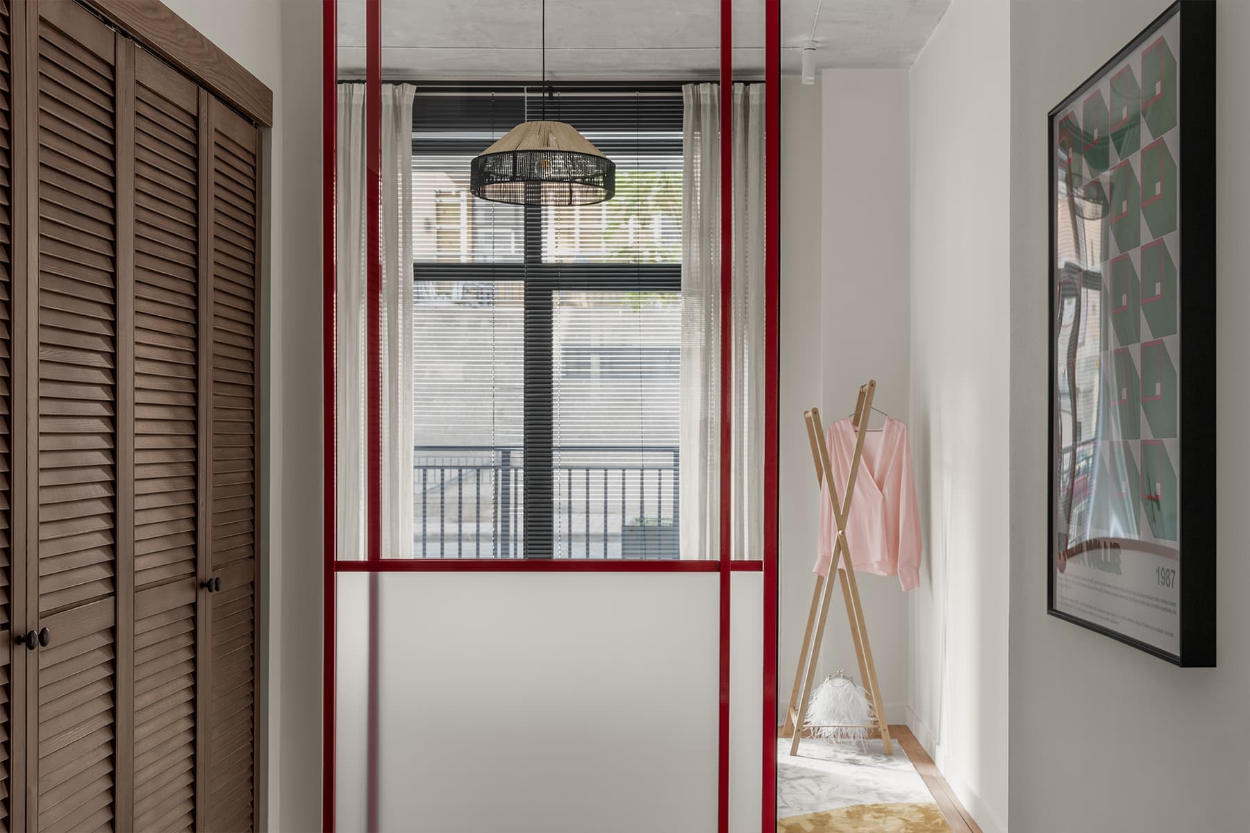 Креативный интерьер небольшой квартиры для девушки-предпринимателя — проект студии Nesso interiors