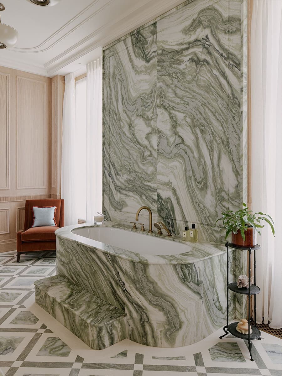 Винтажная мебель и антиквариат в интерьере двухуровневой квартиры в Париже — проект Софи Эшби и Антуанетты Залевски