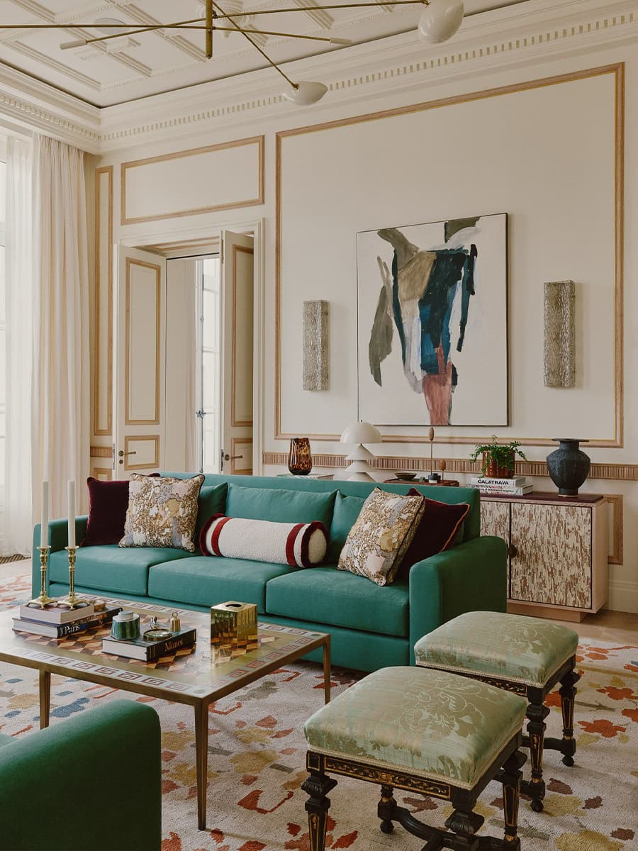 Винтажная мебель и антиквариат в интерьере двухуровневой квартиры в Париже — проект Софи Эшби и Антуанетты Залевски