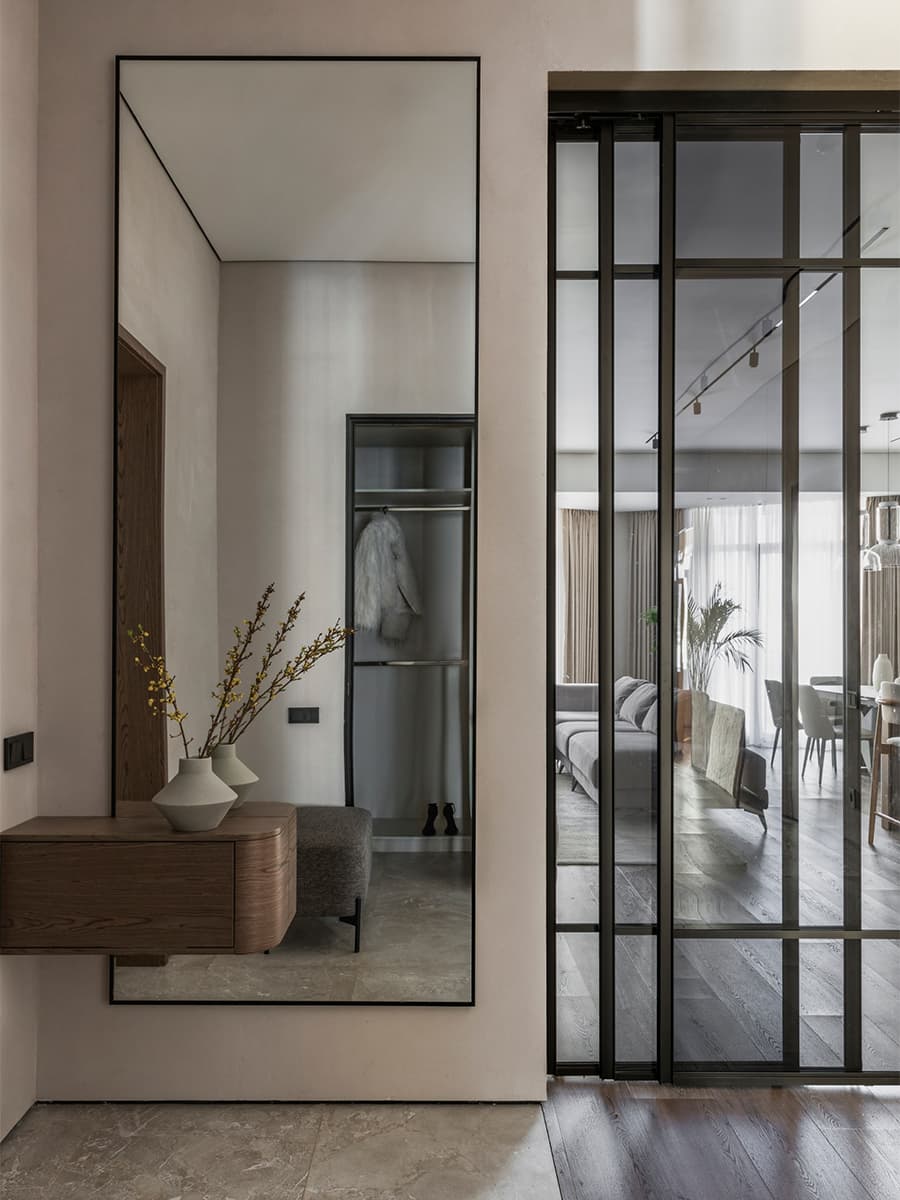 Акцентное панно из мрамора в интерьере квартиры для семьи с тремя дочерьми — проект Мадины Бекасыл