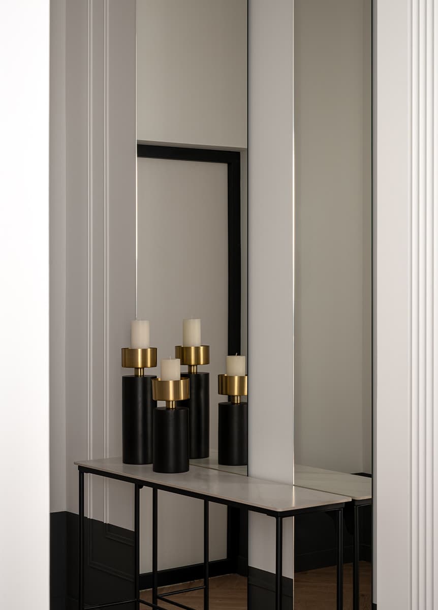 Бетонные потолки и цветовые акценты в интерьере квартиры для продажи — проект Юлии Павлюк