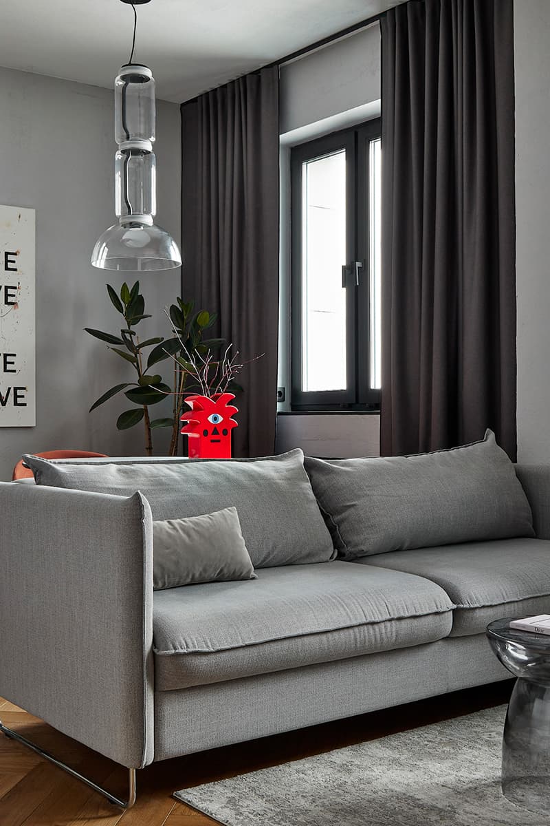 Отдельно стоящая ванна в спальне и другие эксперименты в квартире дизайнеров из Беларуси — проект студии IQHouse