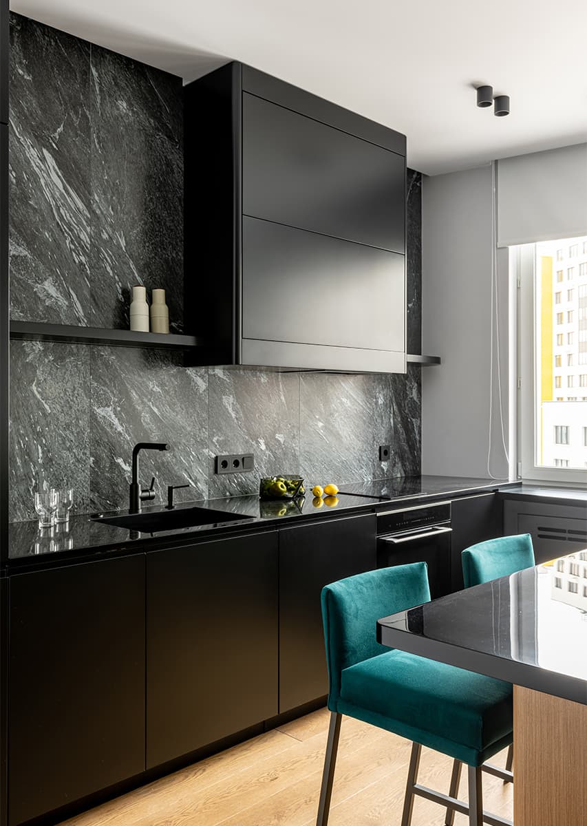 Баланс эстетики и эргономики в насыщенном интерьере квартиры для студента — проект дизайн-студии 2408 BURO