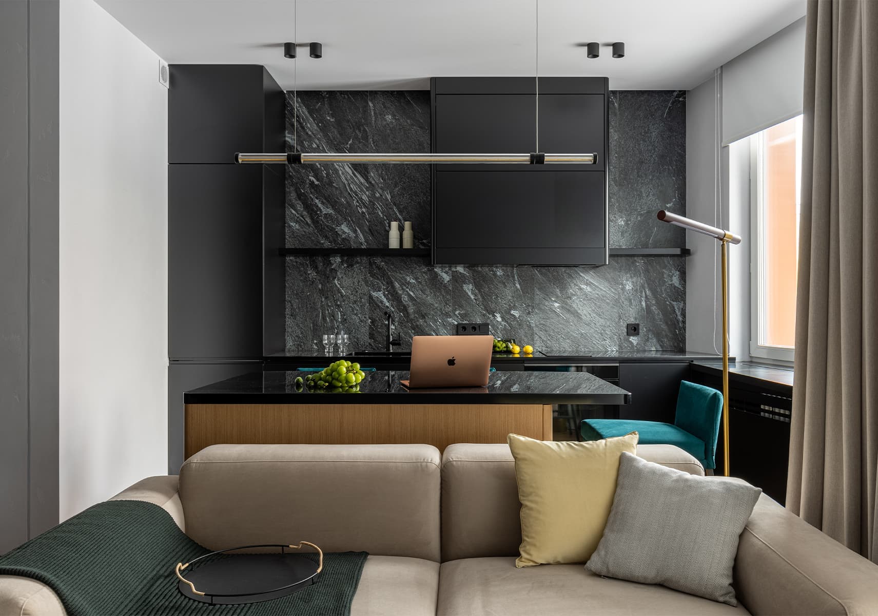 Баланс эстетики и эргономики в насыщенном интерьере квартиры для студента — проект дизайн-студии 2408 BURO