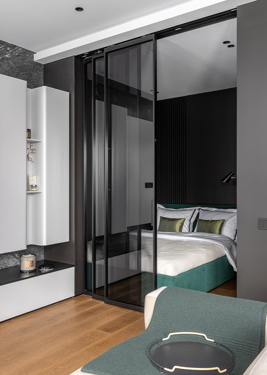 Баланс эстетики и эргономики в насыщенном интерьере квартиры для студента — проект дизайн-студии 2408 BURO