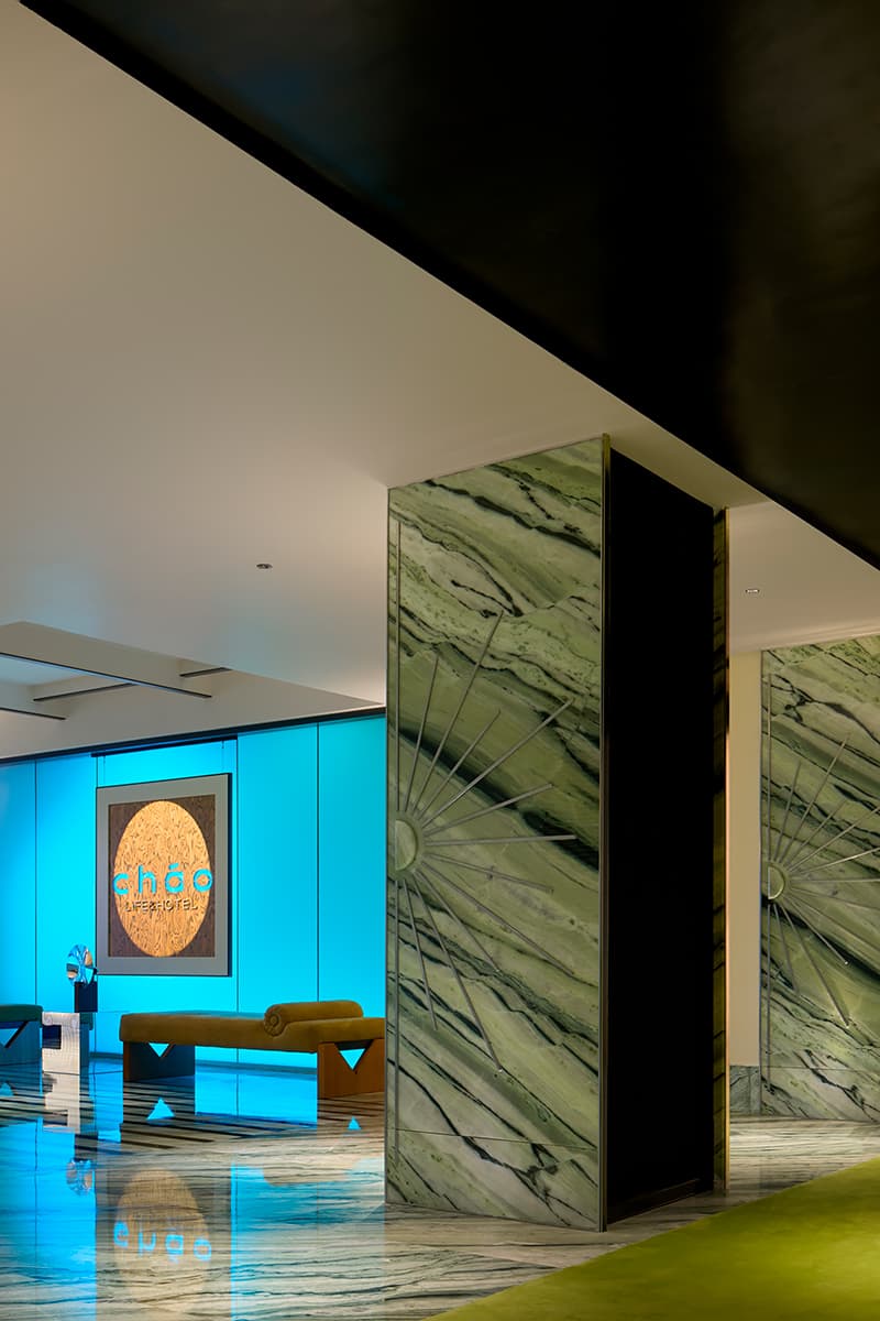 Микс винтажной мебели и современного искусства в интерьере отеля — проект бюро Funs Creative Design Consultant