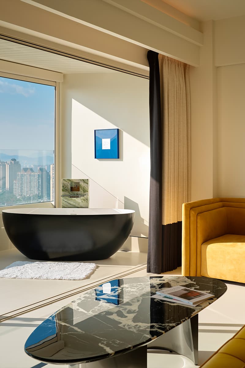 Микс винтажной мебели и современного искусства в интерьере отеля — проект бюро Funs Creative Design Consultant