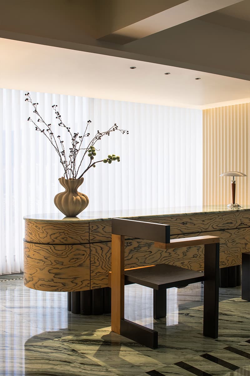 Микс винтажной мебели и современного искусства в интерьере отеля — проект бюро Funs Creative Design Consultant