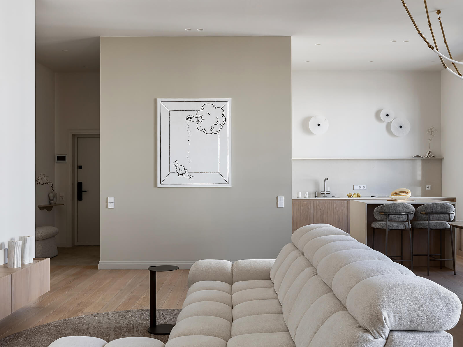 Интерьер просторной квартиры для стильной женщины из Минска — проект Надежды Тимохиной