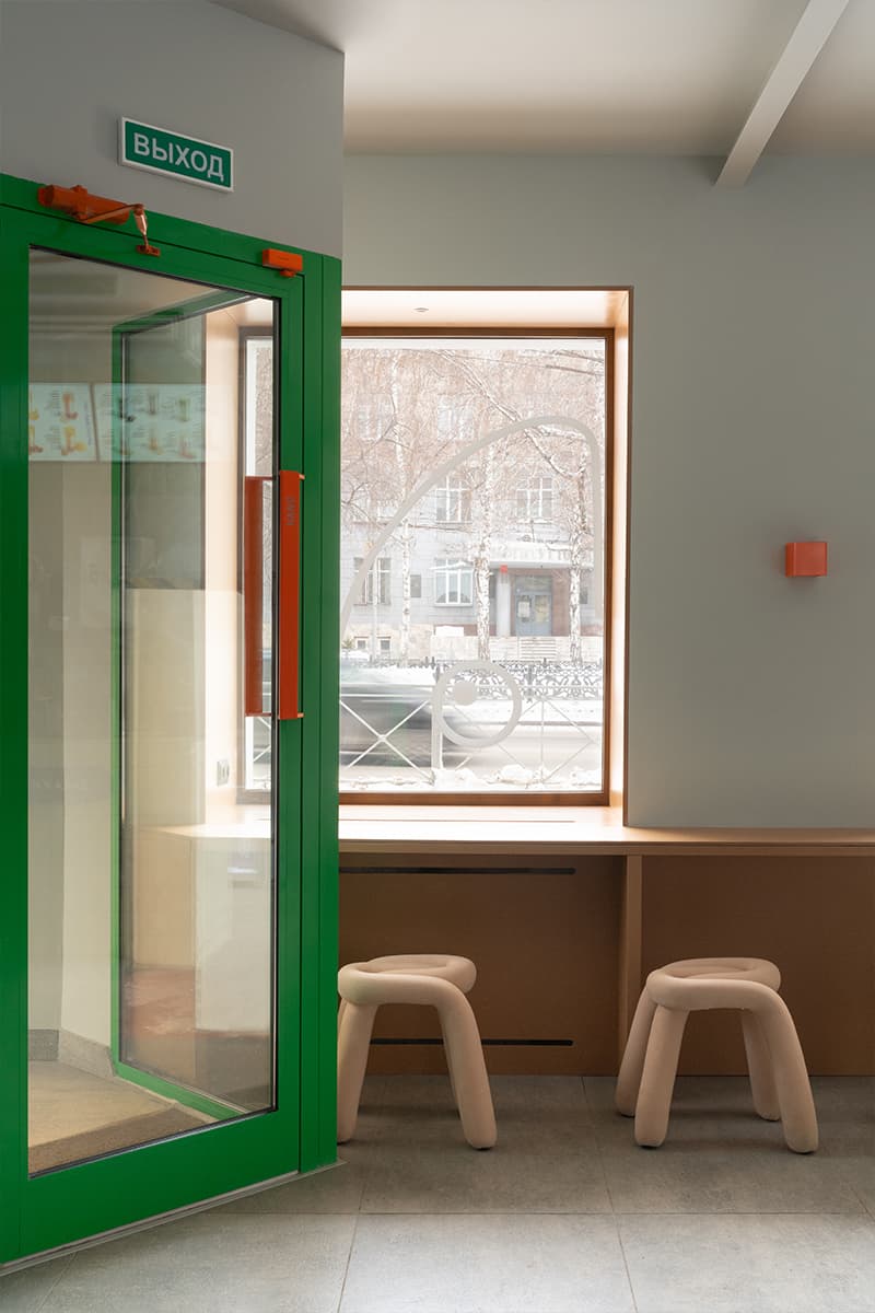 Нотки Азии в интерьере молодежного баблти-кафе в Новосибирске — проект студии zavod11