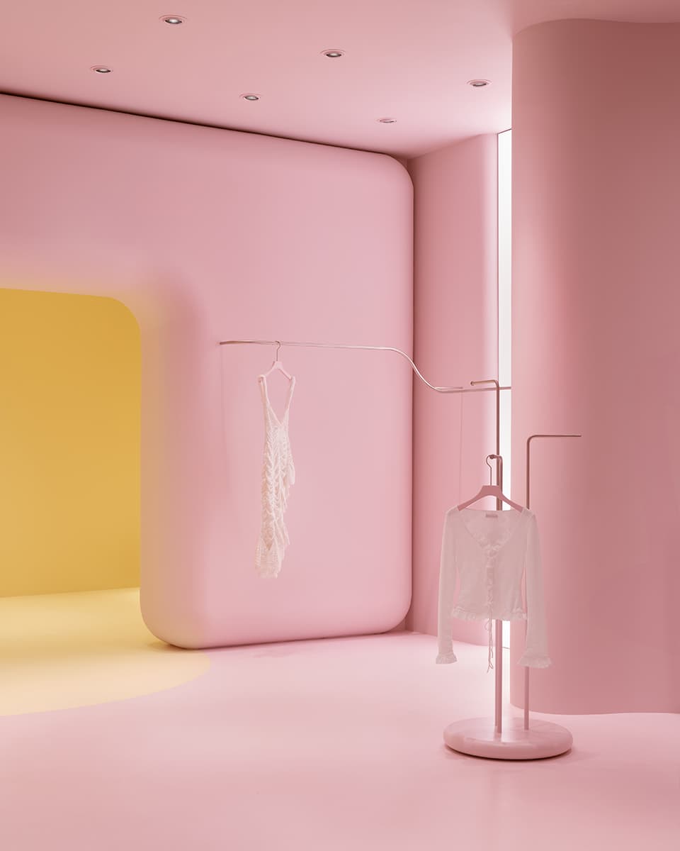 Скругленные формы в фантазийном интерьере шоурума женской одежды — проект MUNO Design