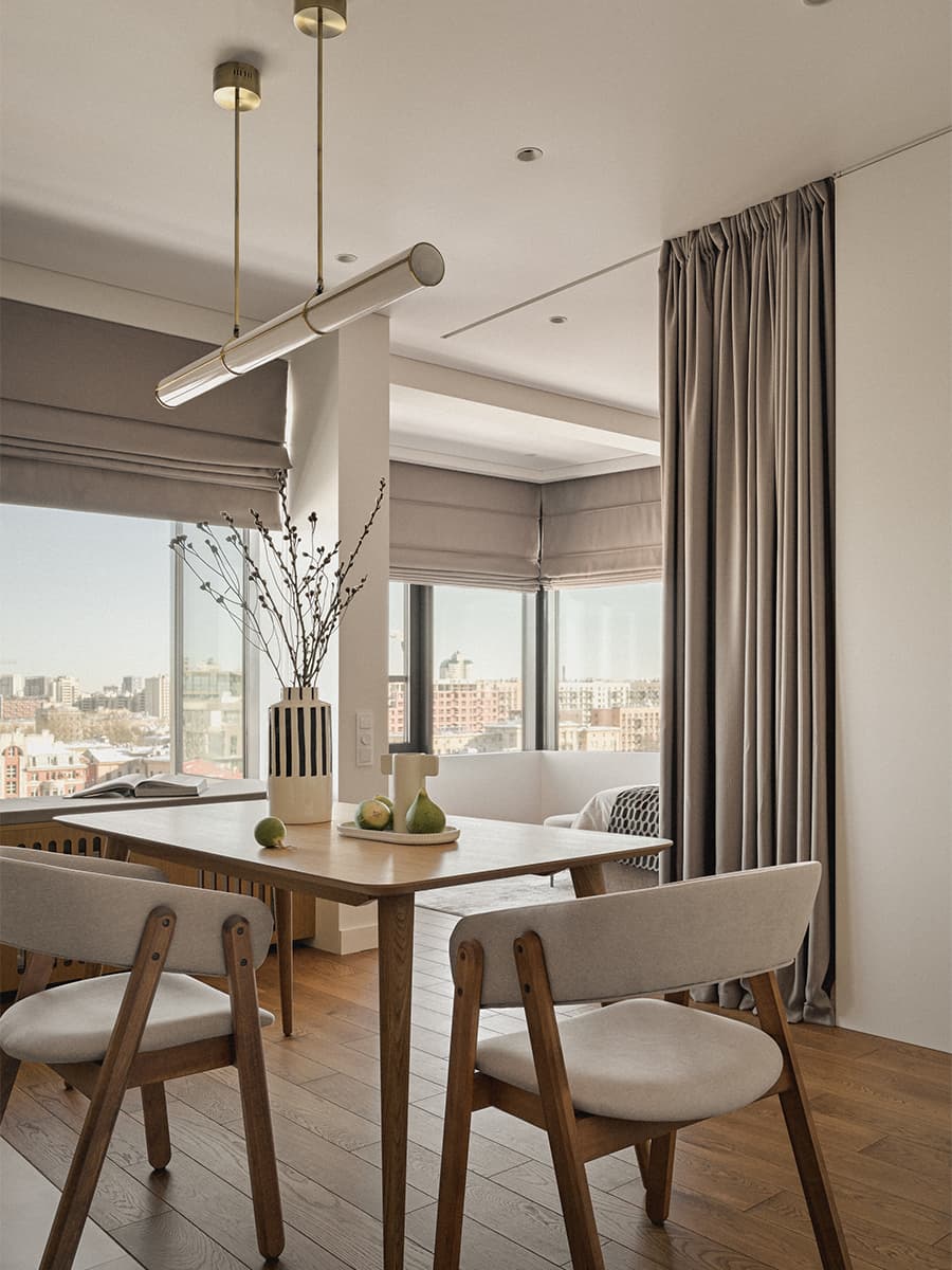 Фактура теплого дерева и нестандартное планировочное решение в интерьере петербургской квартиры — проект Анны Луцкевич