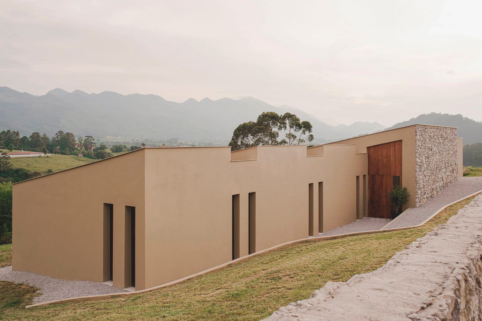 Природные цвета и материалы в минималистичном интерьере загородного дома — проект Анны Кью