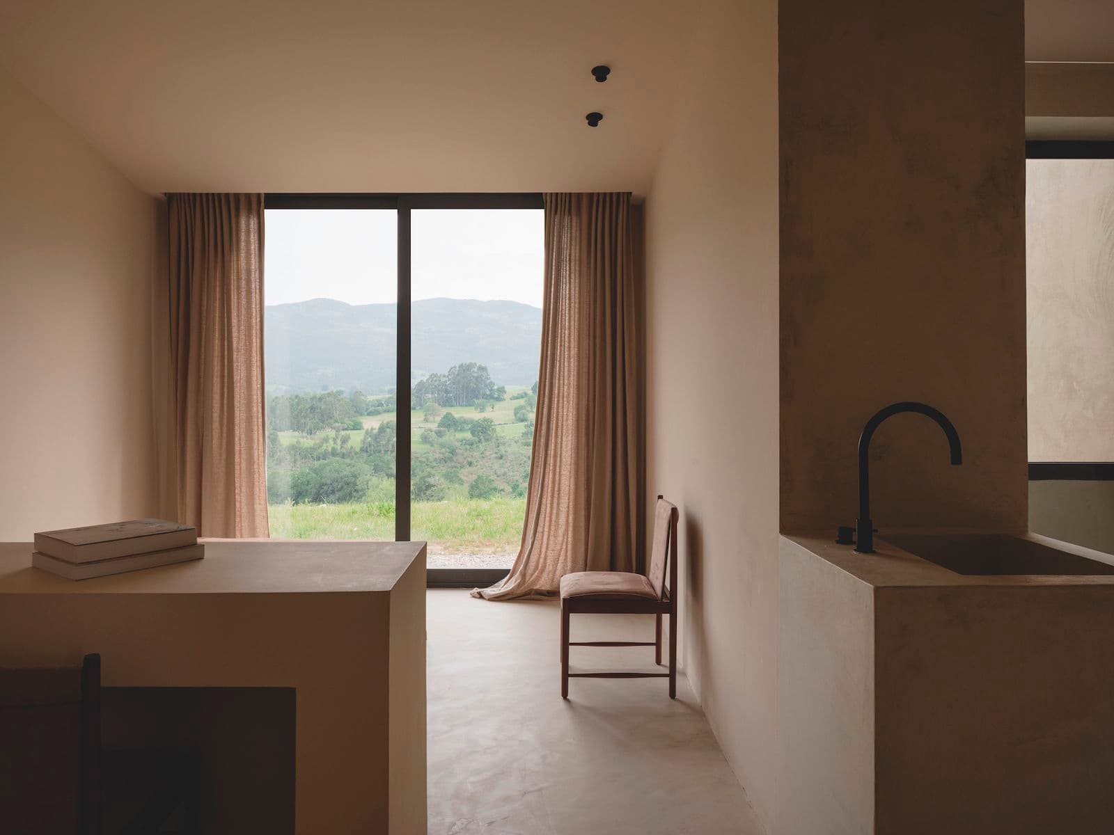 Природные цвета и материалы в минималистичном интерьере загородного дома — проект Анны Кью