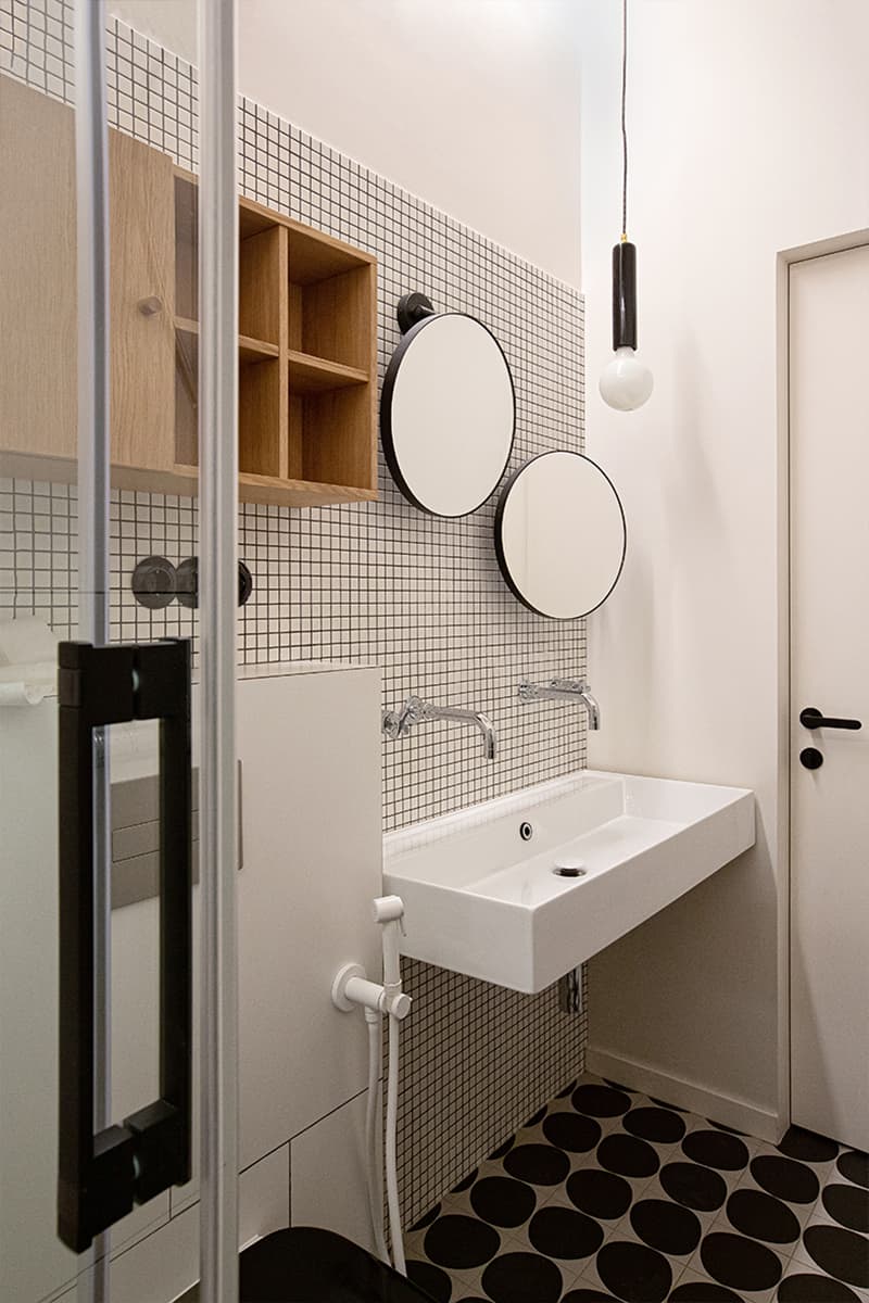 Фрамуги и стеклянные перегородки в квартире для семьи из Петербурга — проект студии JUICY FLAT