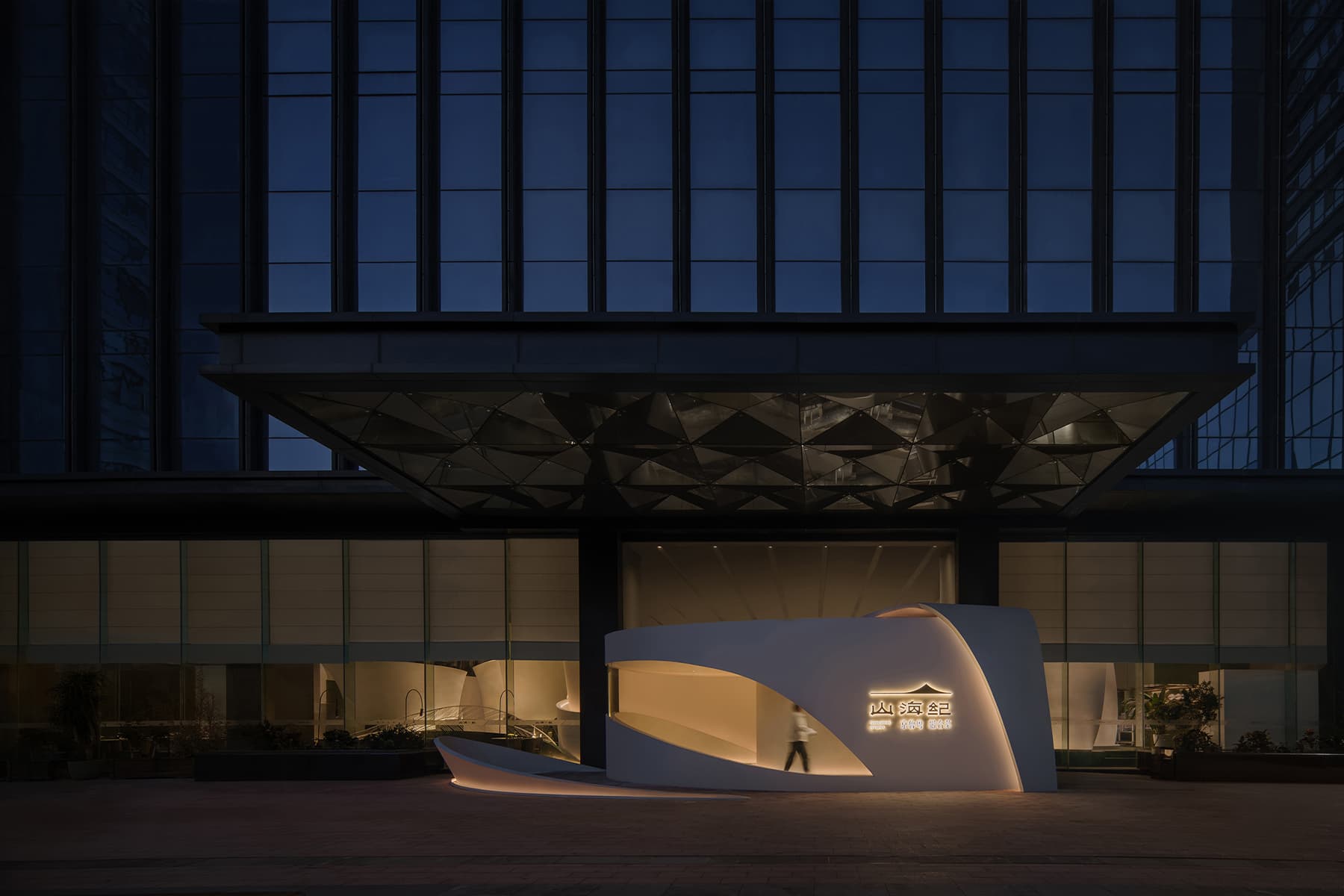 Природные мотивы, массивные формы и зеленые тона в нестандартном интерьере ресторана в Китае — проект бюро FUNUN LAB