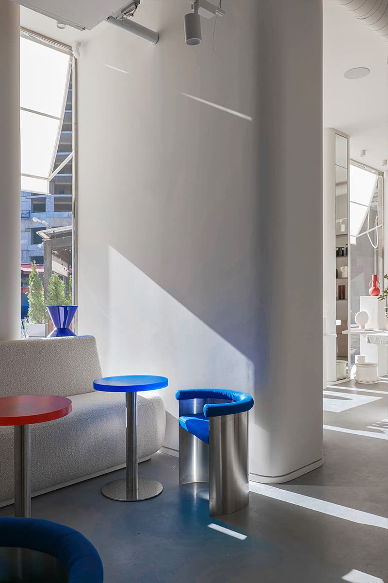 Диалог мягких изгибов и металла в интерьере магазина домашнего декора в Армении — проект STUDIO SHOO