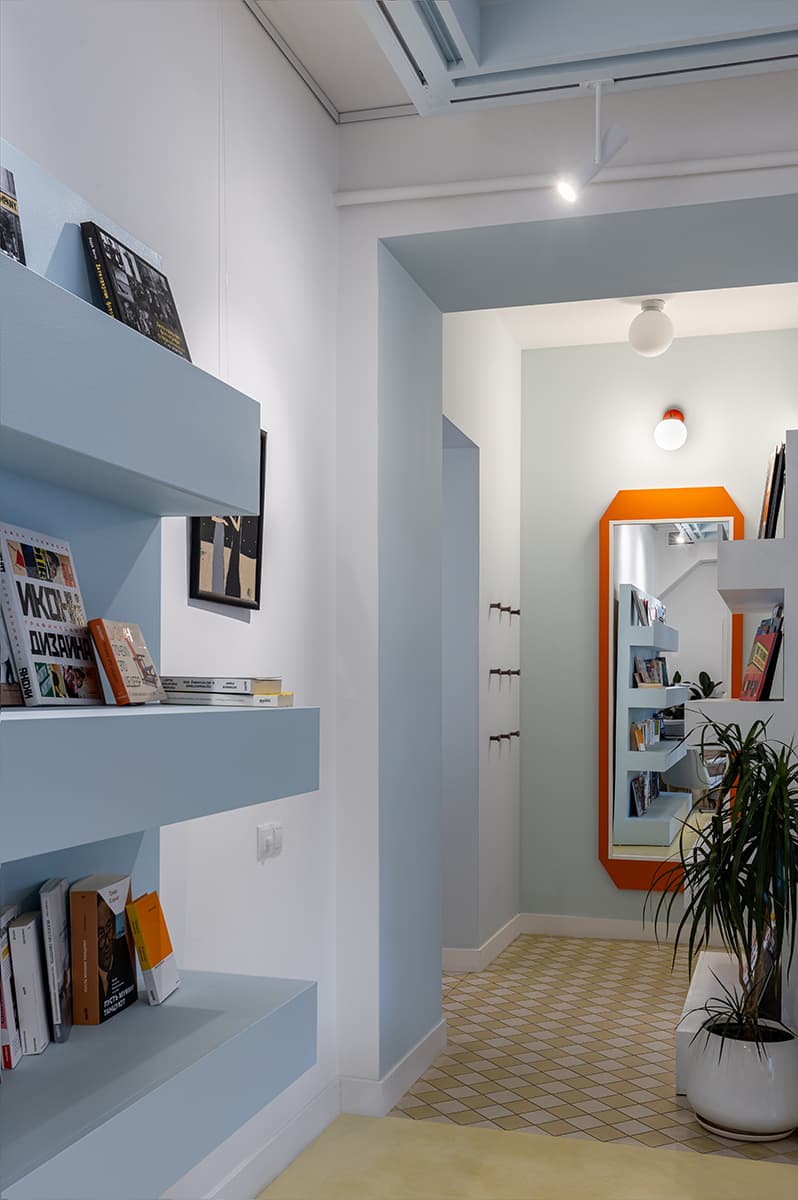 Уютный и красочный интерьер локальной кофейни с функцией культурного центра — проект vandall bureau