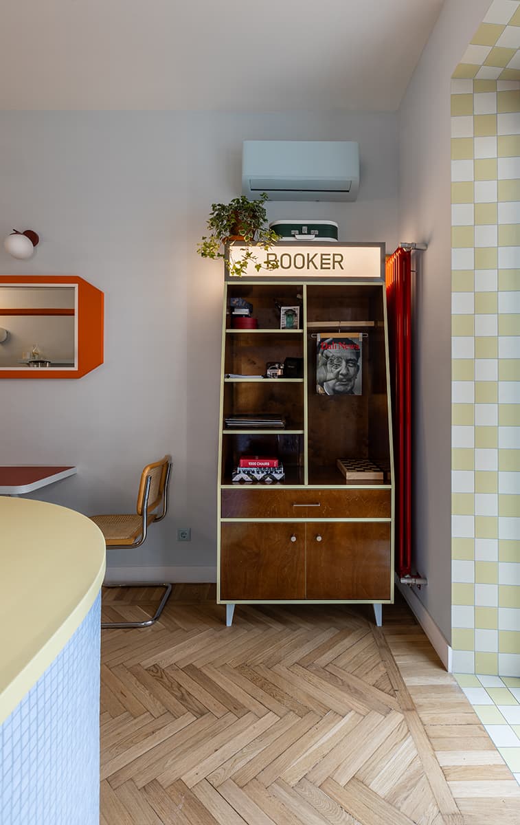 Уютный и красочный интерьер локальной кофейни с функцией культурного центра — проект vandall bureau