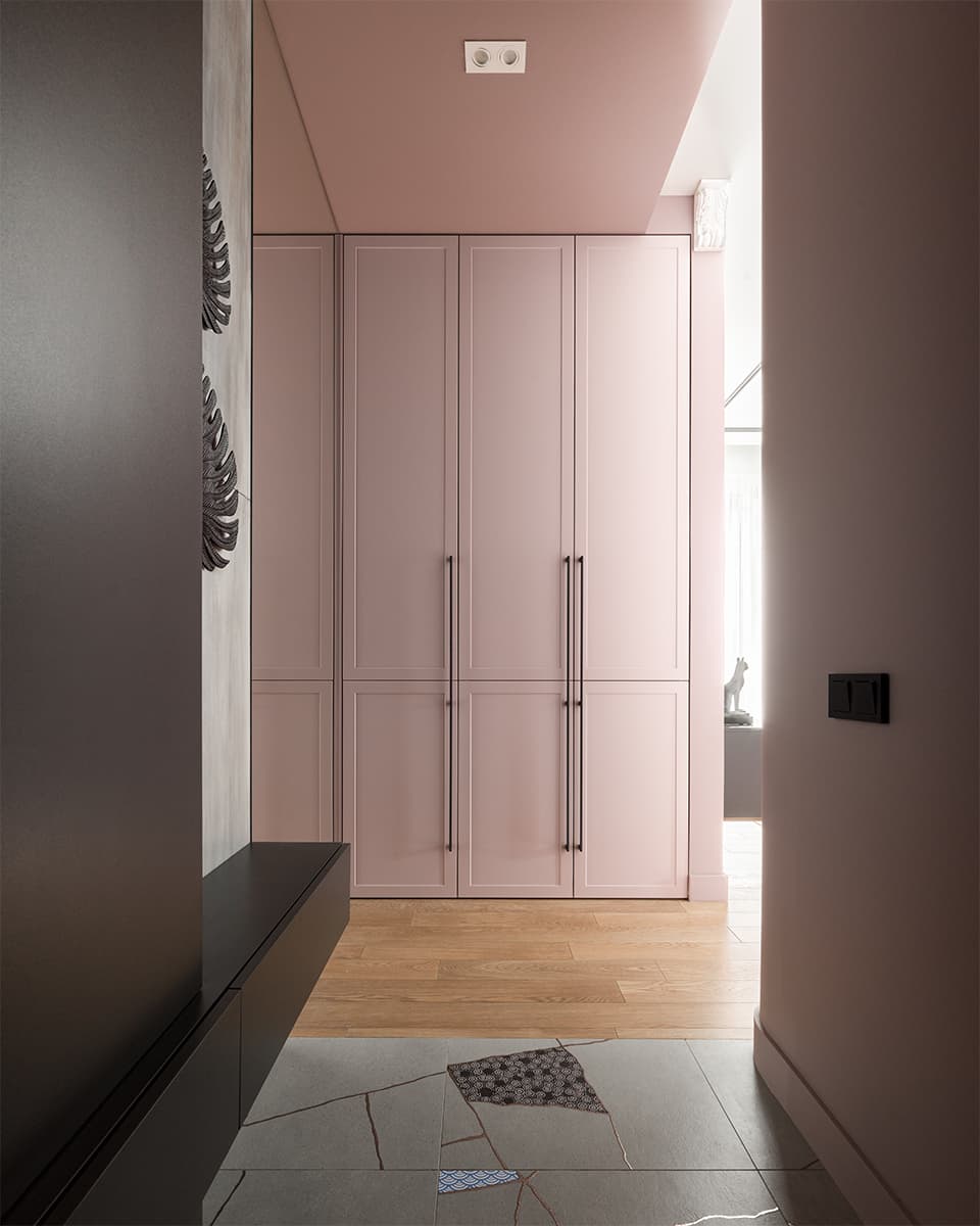 Нестандартные решения в интерьере квартиры со скошенным потолком — проект Анны Миклашевской