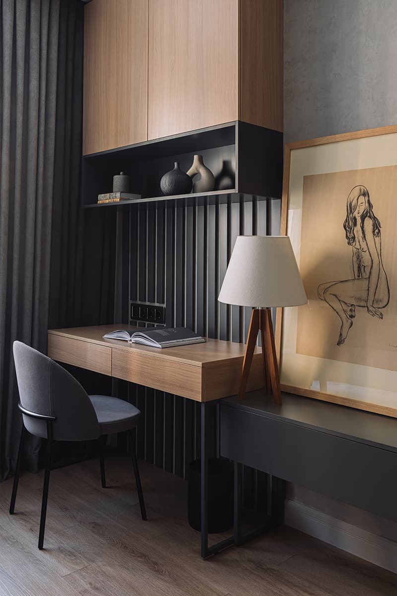 Травянистые оттенки, большой камин и обилие текстур в интерьере квартиры для молодой пары — проект студии Level Design